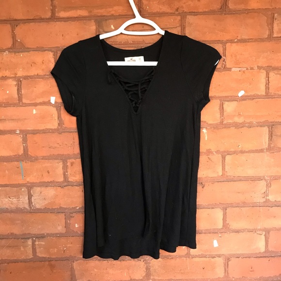 ✨3 for $20✨ Black tee from Hollister - Picture 1 of 2
